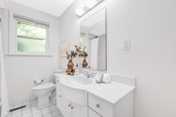 27-Fenlon-Drive-Toronto-Web-Salisbury-40