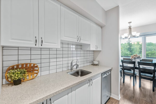 306-Essa-Road-#614-Barrie-Web-Salisbury-16