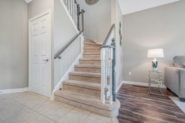 32-Arch-Brown-Court-Barrie-Web-Salisbury-34