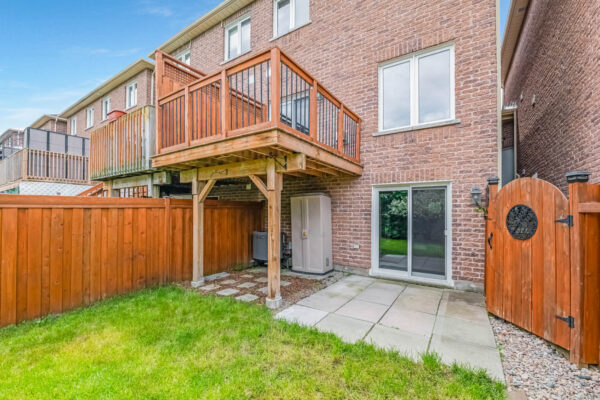 32-Arch-Brown-Court-Barrie-Web-Salisbury-59