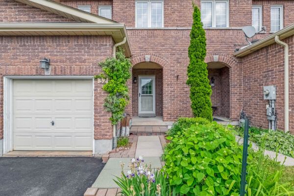 32-Arch-Brown-Court-Barrie-Web-Salisbury-8