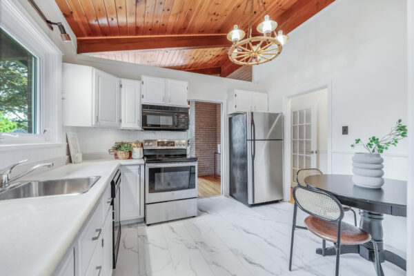 6-Lynn-Gate-Crescent-Toronto-Web-Salisbury-20