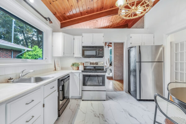 6-Lynn-Gate-Crescent-Toronto-Web-Salisbury-21