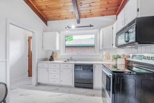6-Lynn-Gate-Crescent-Toronto-Web-Salisbury-22