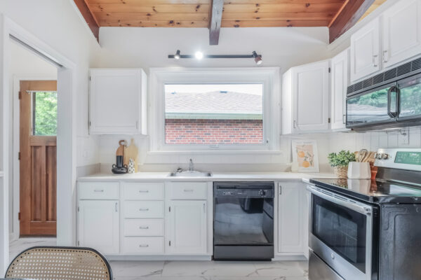 6-Lynn-Gate-Crescent-Toronto-Web-Salisbury-23
