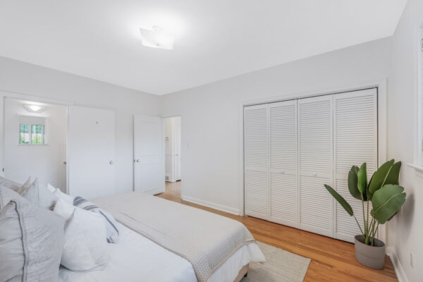6-Lynn-Gate-Crescent-Toronto-Web-Salisbury-28