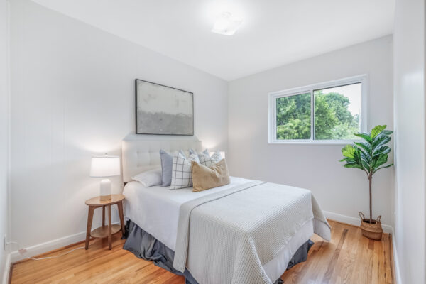 6-Lynn-Gate-Crescent-Toronto-Web-Salisbury-30