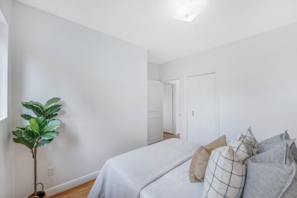 6-Lynn-Gate-Crescent-Toronto-Web-Salisbury-31