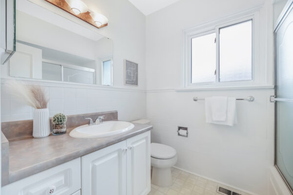 6-Lynn-Gate-Crescent-Toronto-Web-Salisbury-33