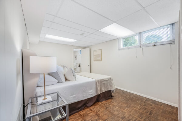 6-Lynn-Gate-Crescent-Toronto-Web-Salisbury-47