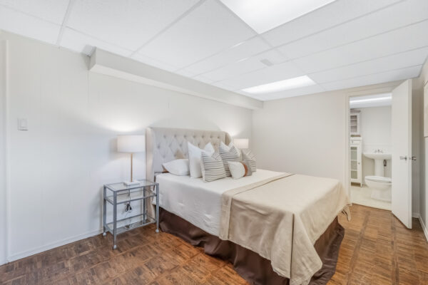 6-Lynn-Gate-Crescent-Toronto-Web-Salisbury-48