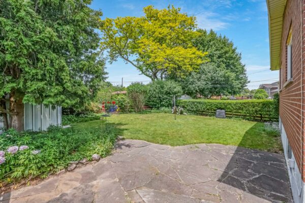 6-Lynn-Gate-Crescent-Toronto-Web-Salisbury-54