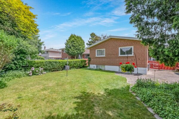 6-Lynn-Gate-Crescent-Toronto-Web-Salisbury-55