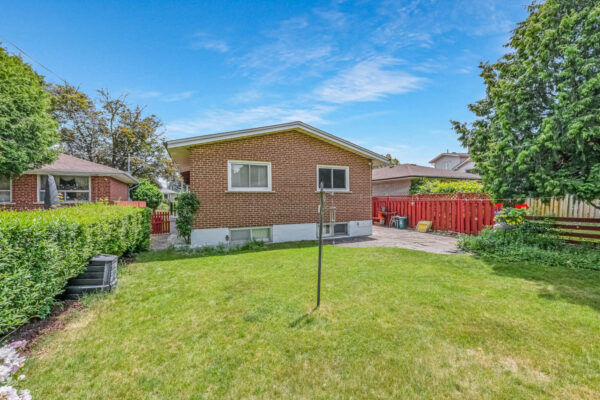 6-Lynn-Gate-Crescent-Toronto-Web-Salisbury-58