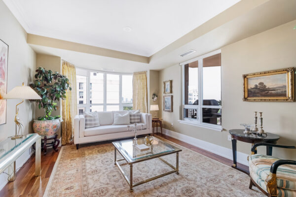662-Sheppard-Avenue-East-#1704-Toronto-Web-Salisbury-12