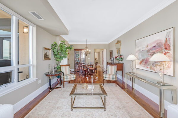662-Sheppard-Avenue-East-#1704-Toronto-Web-Salisbury-13
