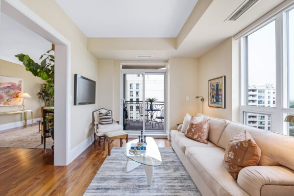 662-Sheppard-Avenue-East-#1704-Toronto-Web-Salisbury-16