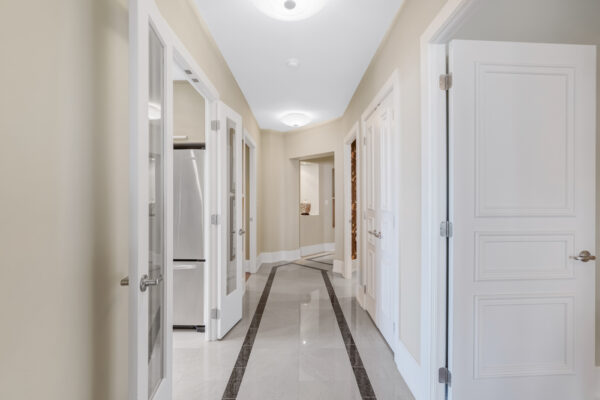 662-Sheppard-Avenue-East-#1704-Toronto-Web-Salisbury-18