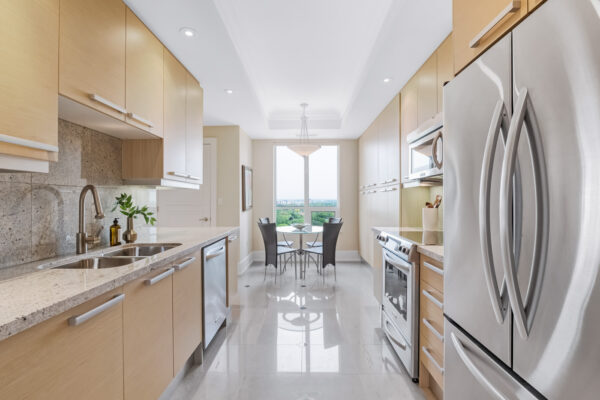 662-Sheppard-Avenue-East-#1704-Toronto-Web-Salisbury-19