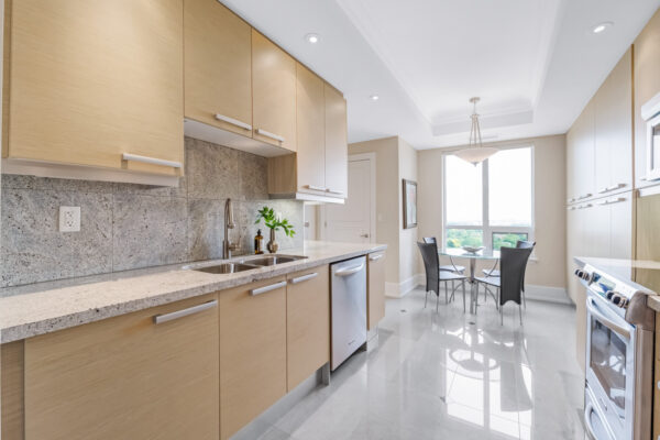 662-Sheppard-Avenue-East-#1704-Toronto-Web-Salisbury-20