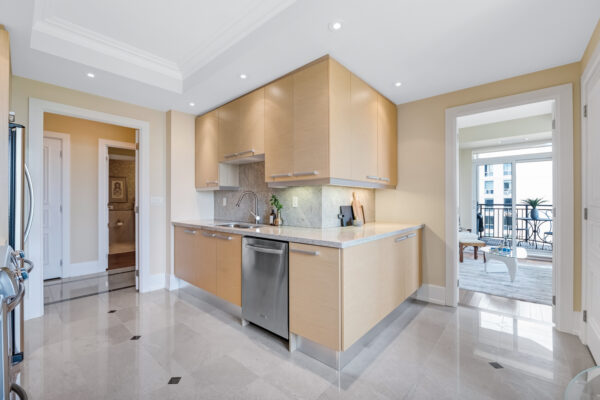 662-Sheppard-Avenue-East-#1704-Toronto-Web-Salisbury-21