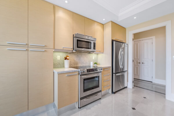 662-Sheppard-Avenue-East-#1704-Toronto-Web-Salisbury-22