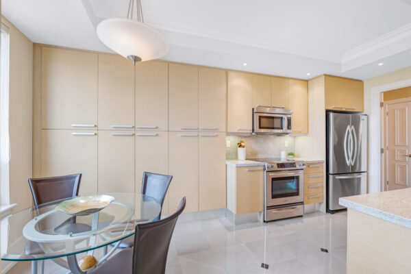 662-Sheppard-Avenue-East-#1704-Toronto-Web-Salisbury-24