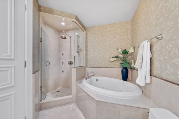 662-Sheppard-Avenue-East-#1704-Toronto-Web-Salisbury-31