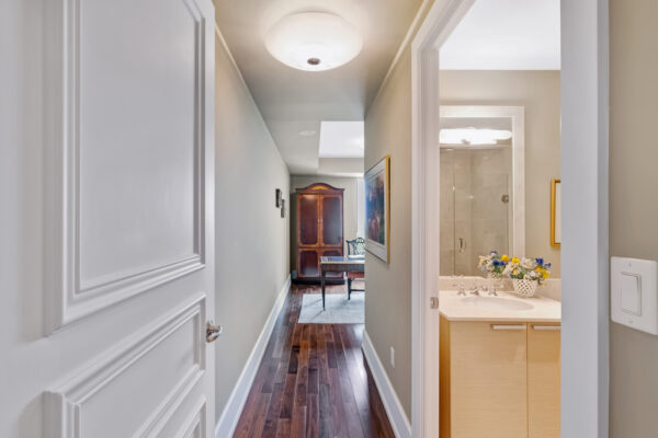 662-Sheppard-Avenue-East-#1704-Toronto-Web-Salisbury-32