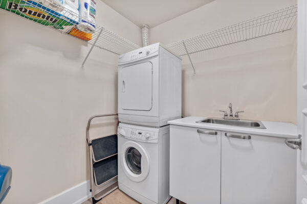 662-Sheppard-Avenue-East-#1704-Toronto-Web-Salisbury-37