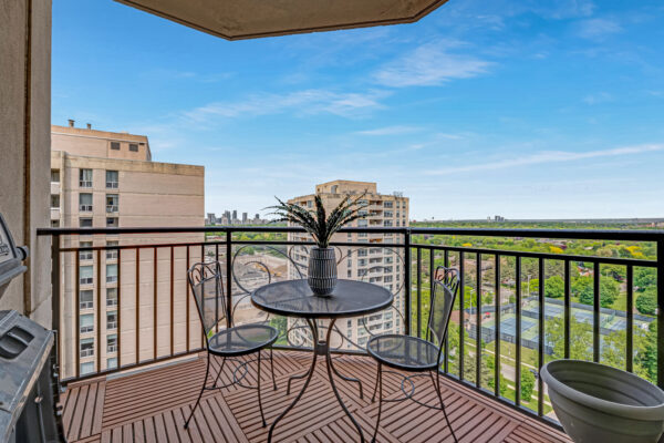 662-Sheppard-Avenue-East-#1704-Toronto-Web-Salisbury-39