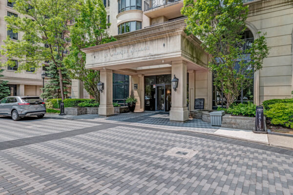 662-Sheppard-Avenue-East-#1704-Toronto-Web-Salisbury-4