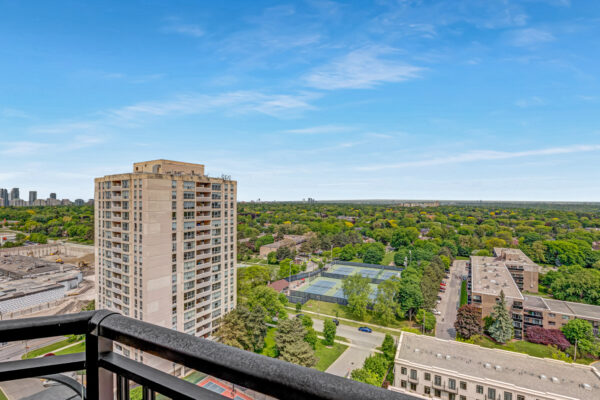 662-Sheppard-Avenue-East-#1704-Toronto-Web-Salisbury-41