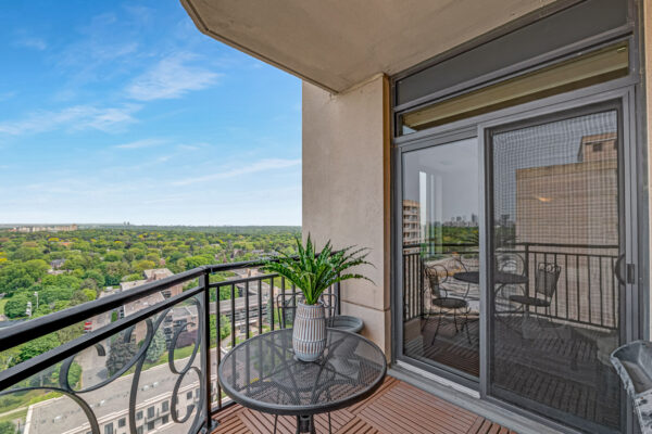 662-Sheppard-Avenue-East-#1704-Toronto-Web-Salisbury-42