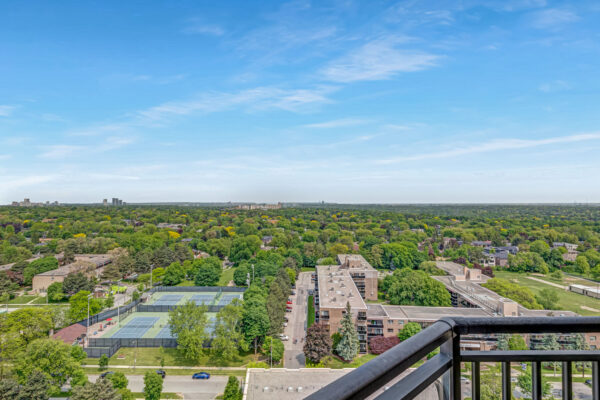 662-Sheppard-Avenue-East-#1704-Toronto-Web-Salisbury-43
