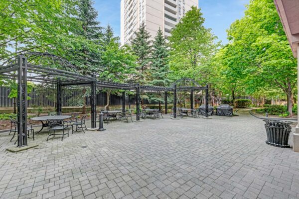 662-Sheppard-Avenue-East-#1704-Toronto-Web-Salisbury-52