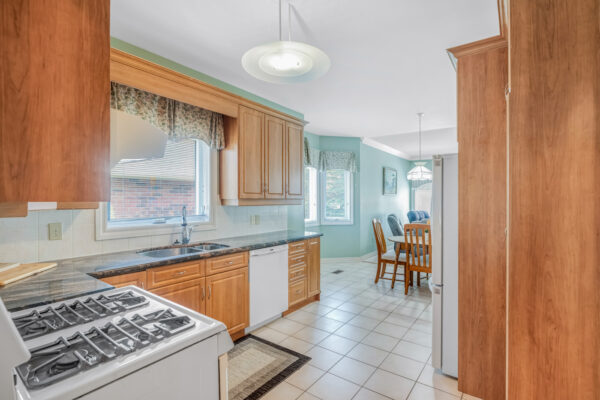 161-Deerglen-Terrace-Aurora-Web-Salisbury-18