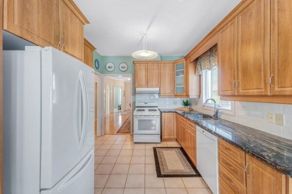 161-Deerglen-Terrace-Aurora-Web-Salisbury-19