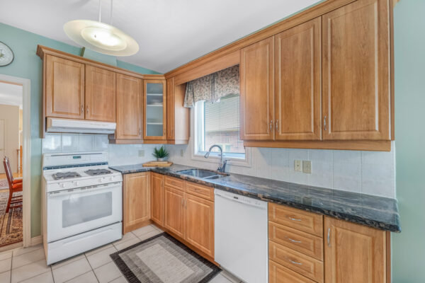 161-Deerglen-Terrace-Aurora-Web-Salisbury-21