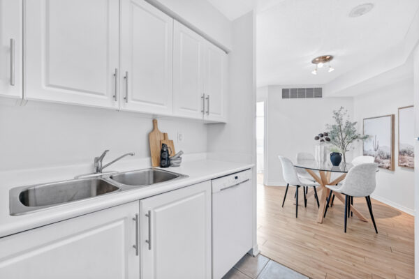 30-Harrison-Garden-Boulevard-#2703-Toronto-Web-Salisbury-11
