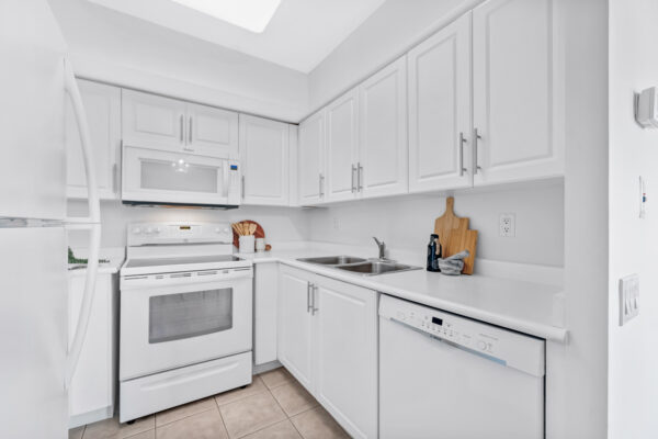 30-Harrison-Garden-Boulevard-#2703-Toronto-Web-Salisbury-8