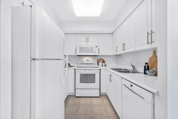 30-Harrison-Garden-Boulevard-#2703-Toronto-Web-Salisbury-9