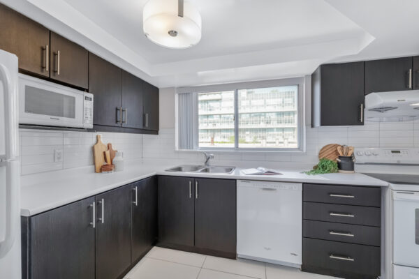 44-Gerrard-Street-West-#1206-Toronto-Web-Salisbury-16