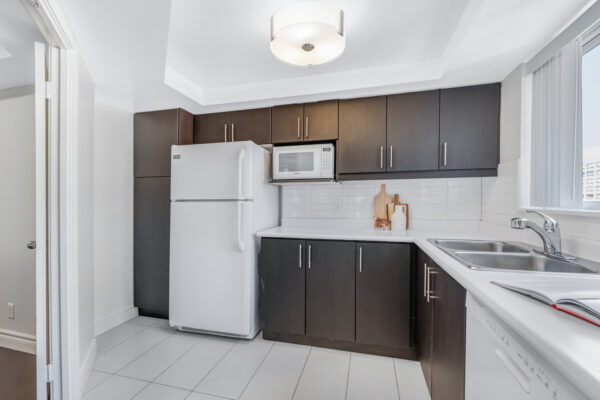 44-Gerrard-Street-West-#1206-Toronto-Web-Salisbury-18