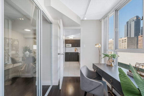 44-Gerrard-Street-West-#1206-Toronto-Web-Salisbury-23