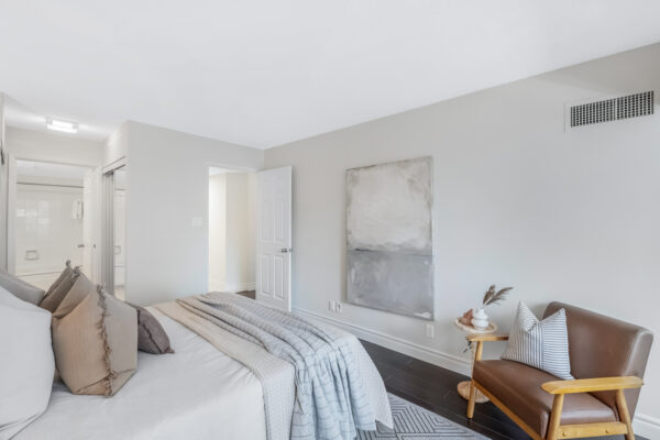 44-Gerrard-Street-West-#1206-Toronto-Web-Salisbury-27