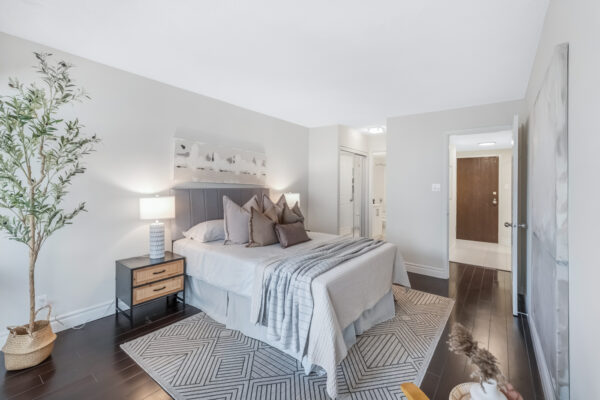 44-Gerrard-Street-West-#1206-Toronto-Web-Salisbury-28