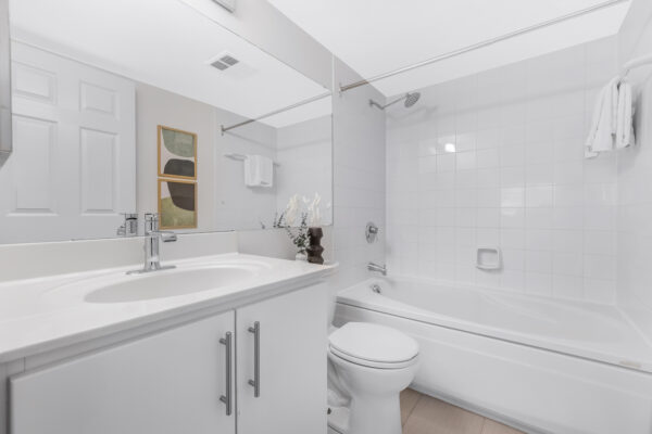 44-Gerrard-Street-West-#1206-Toronto-Web-Salisbury-33