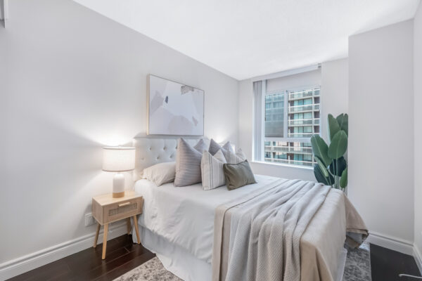 44-Gerrard-Street-West-#1206-Toronto-Web-Salisbury-34
