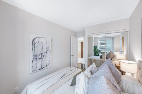 44-Gerrard-Street-West-#1206-Toronto-Web-Salisbury-35